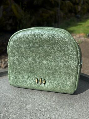 PLG WONDER Pouch Metallic Green Pebbled Leather Beetle Zip Makeup Bag Travel